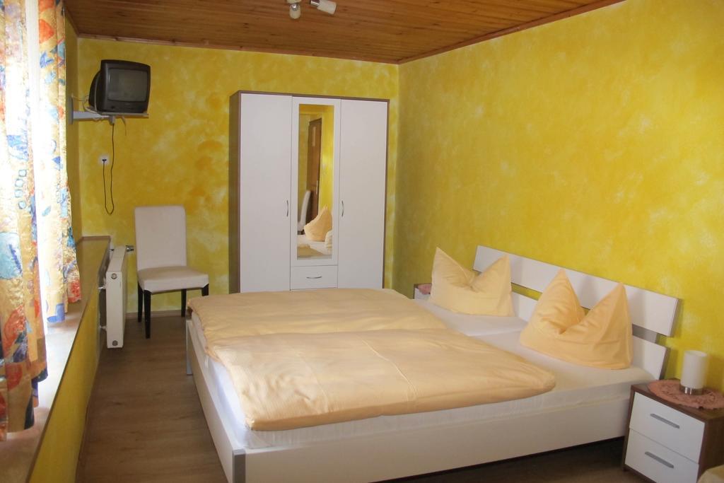 Hotel Garni Hauth Бернкастель-Кюс Экстерьер фото